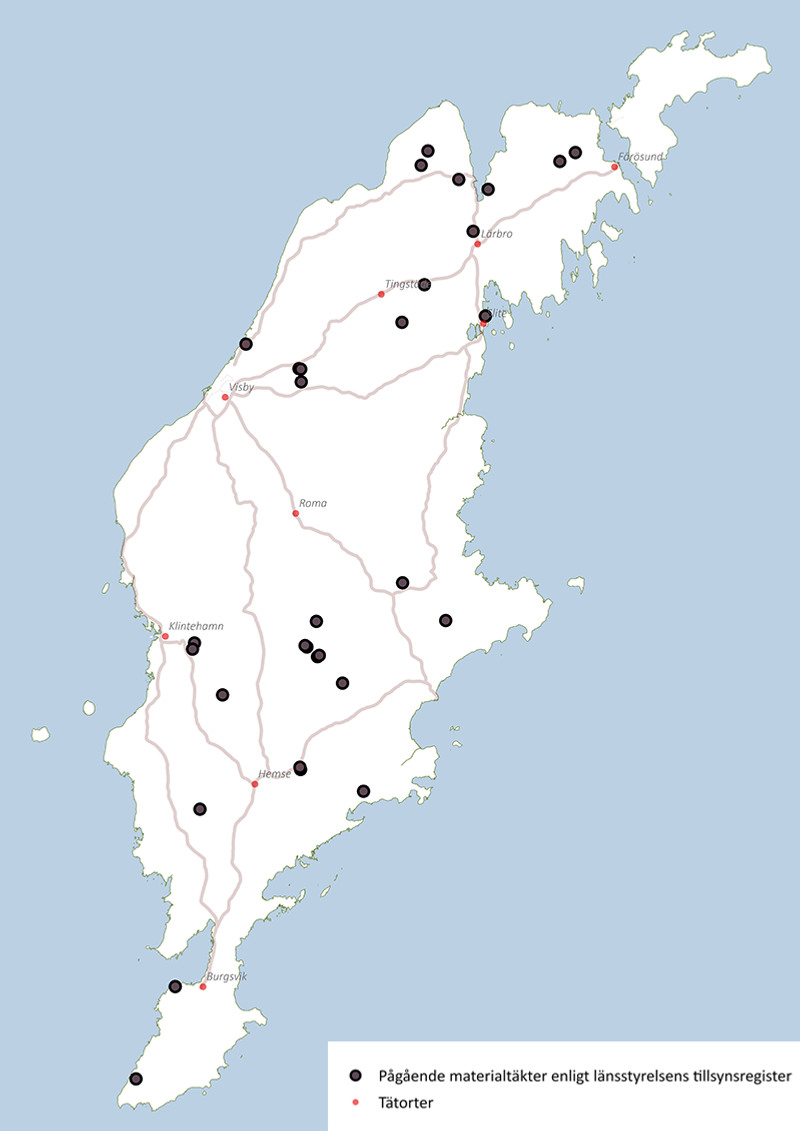 Karta över Gotland med kända pågående materialtäkter enligt Länsstyrelsens tillståndsregister markerade.