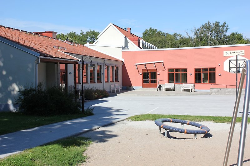 Kräklingbo grundskolans gård