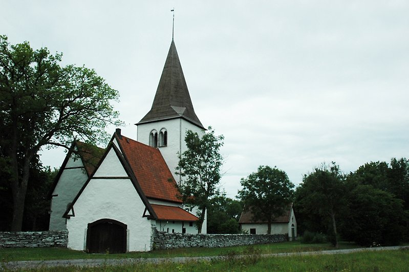 Kyrkan i Hall socken.